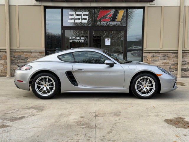 Used 2024 Porsche 718 Cayman image 2