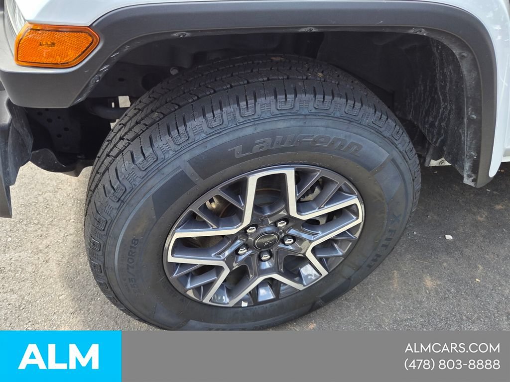 Used 2025 Jeep Wrangler Unlimited Sahara AWD/4WD image 3
