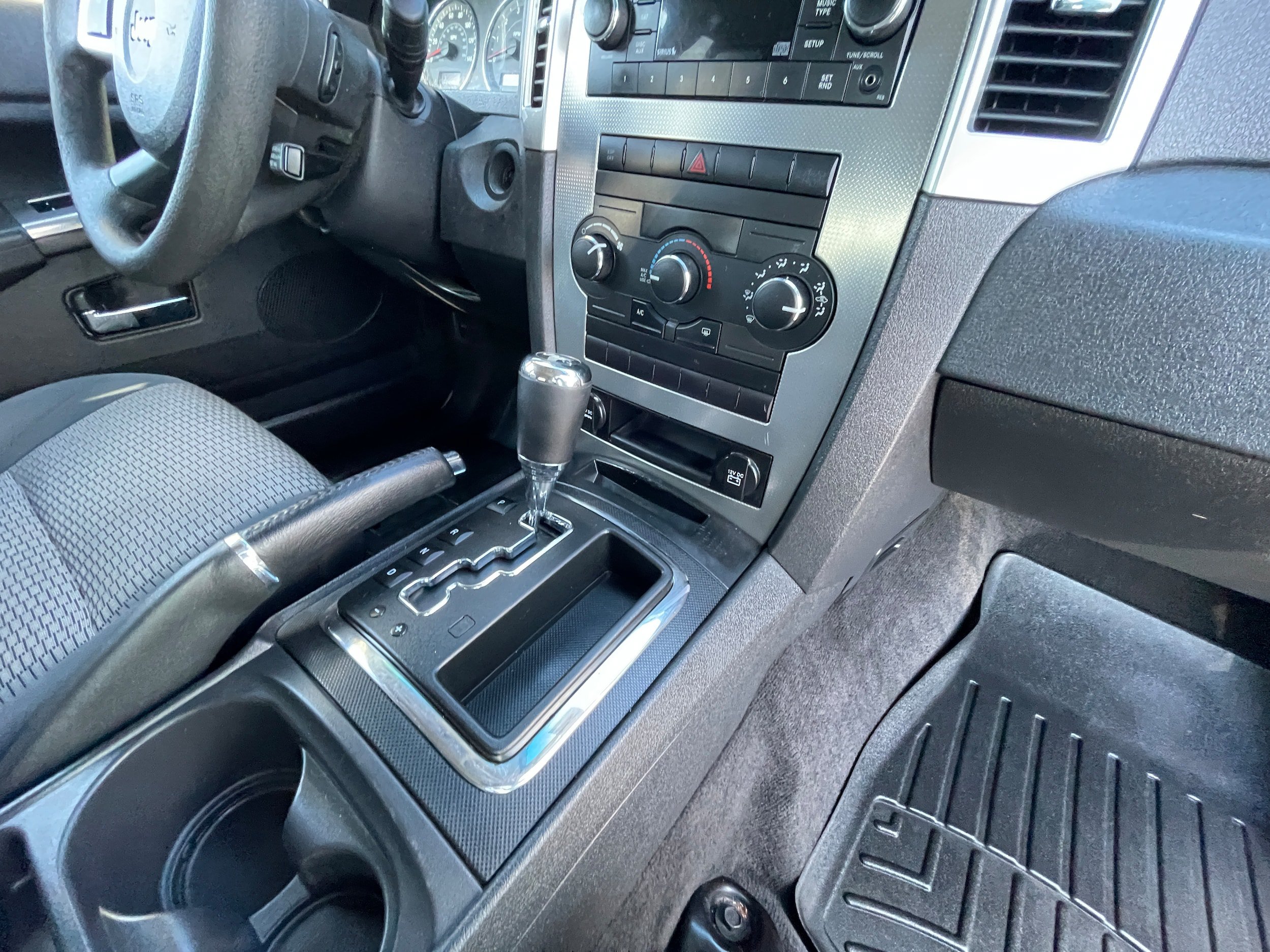 Used 2010 Jeep Grand Cherokee Laredo AWD/4WD image 25