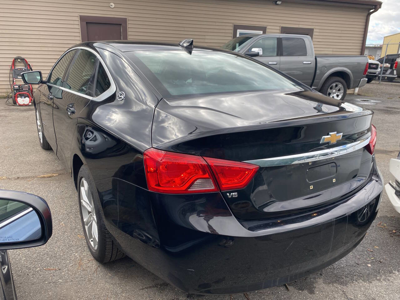Used 2018 Chevrolet Impala LT image 3
