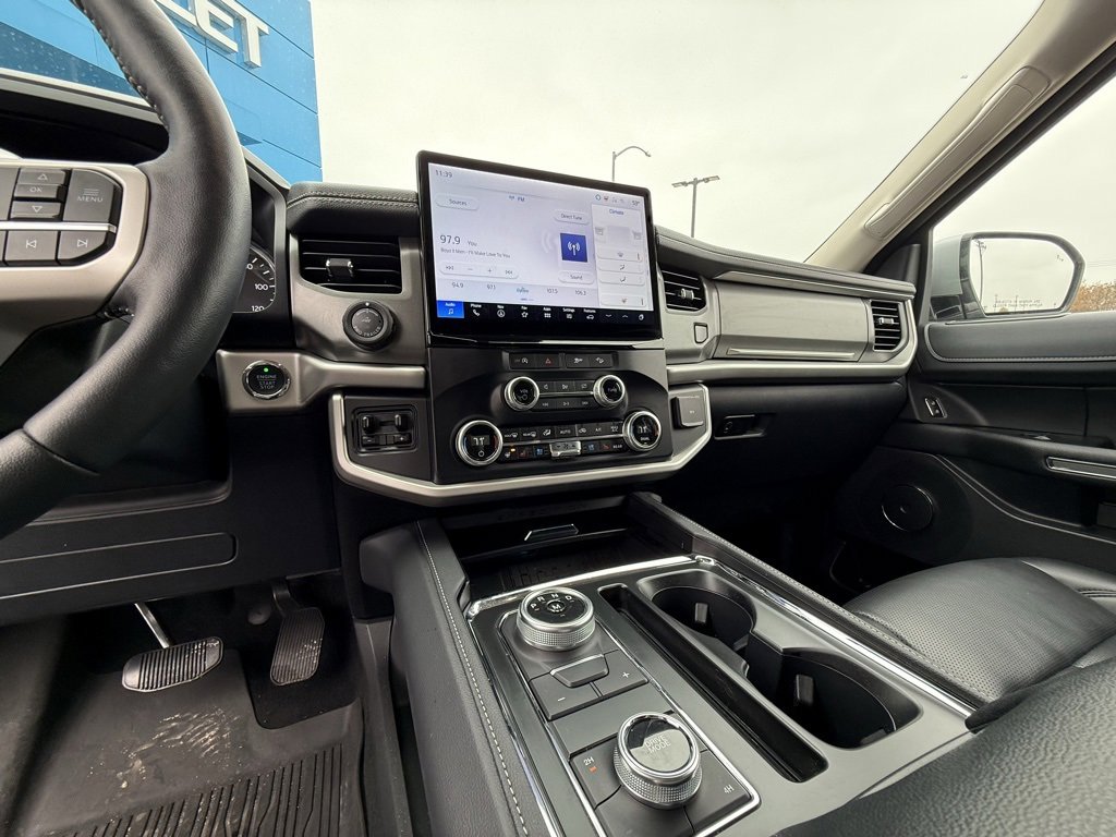 Used 2024 Ford Expedition XLT image 21