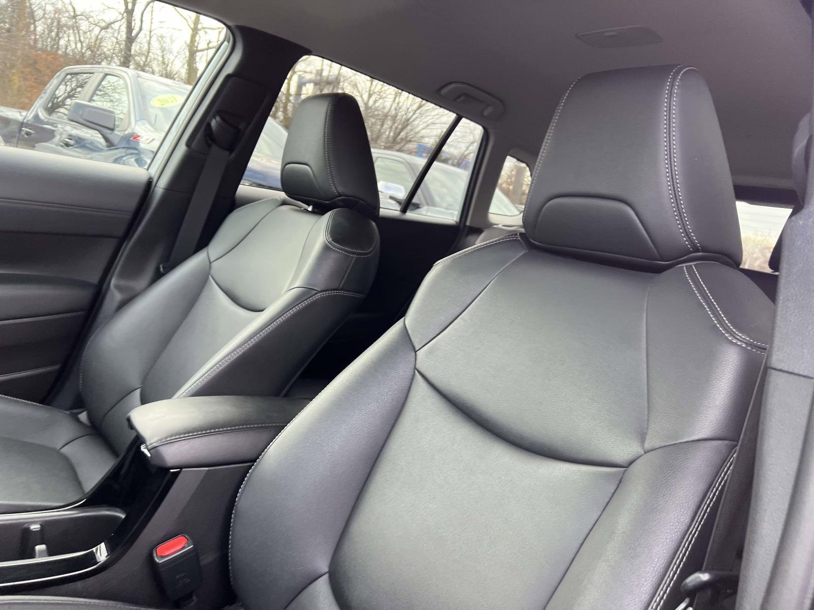 Used 2024 Toyota Corolla Cross XLE image 11