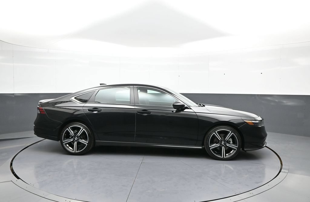 Used 2025 Honda Accord Sport image 5