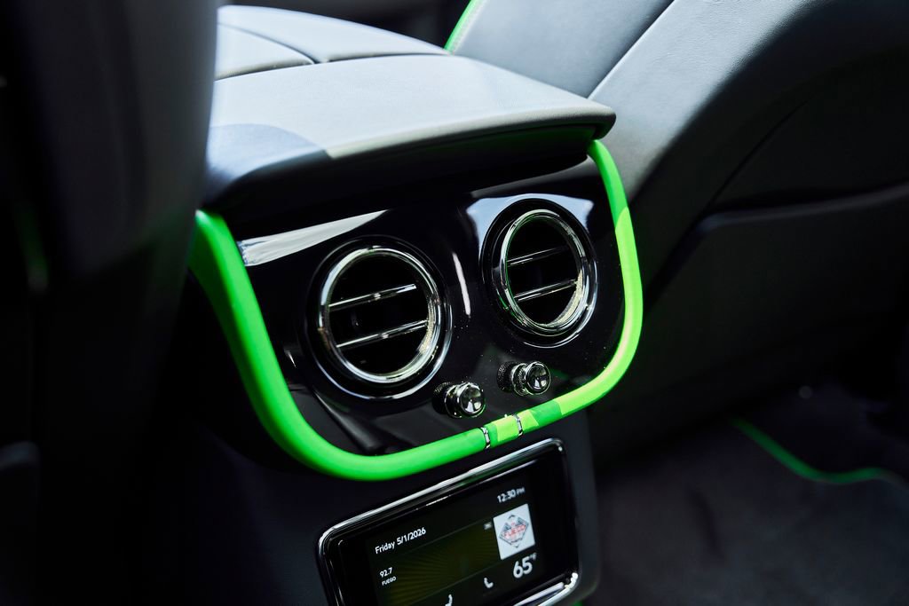 Used 2025 Bentley Bentayga AWD/4WD image 58