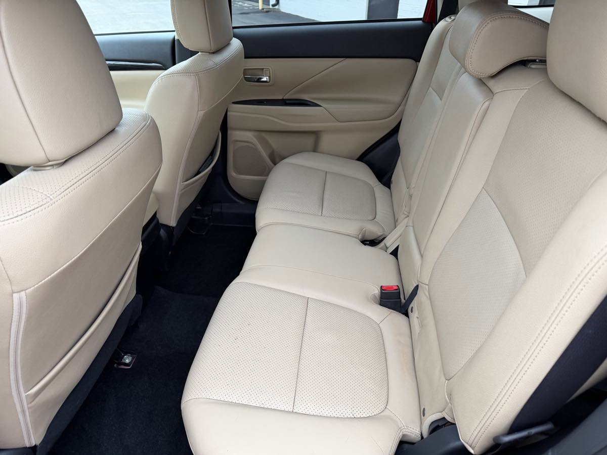 Used 2018 Mitsubishi Outlander SEL image 13