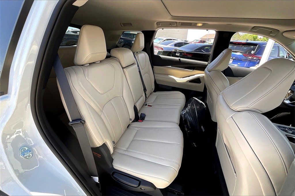 New 2025 INFINITI QX60 Sensory image 10