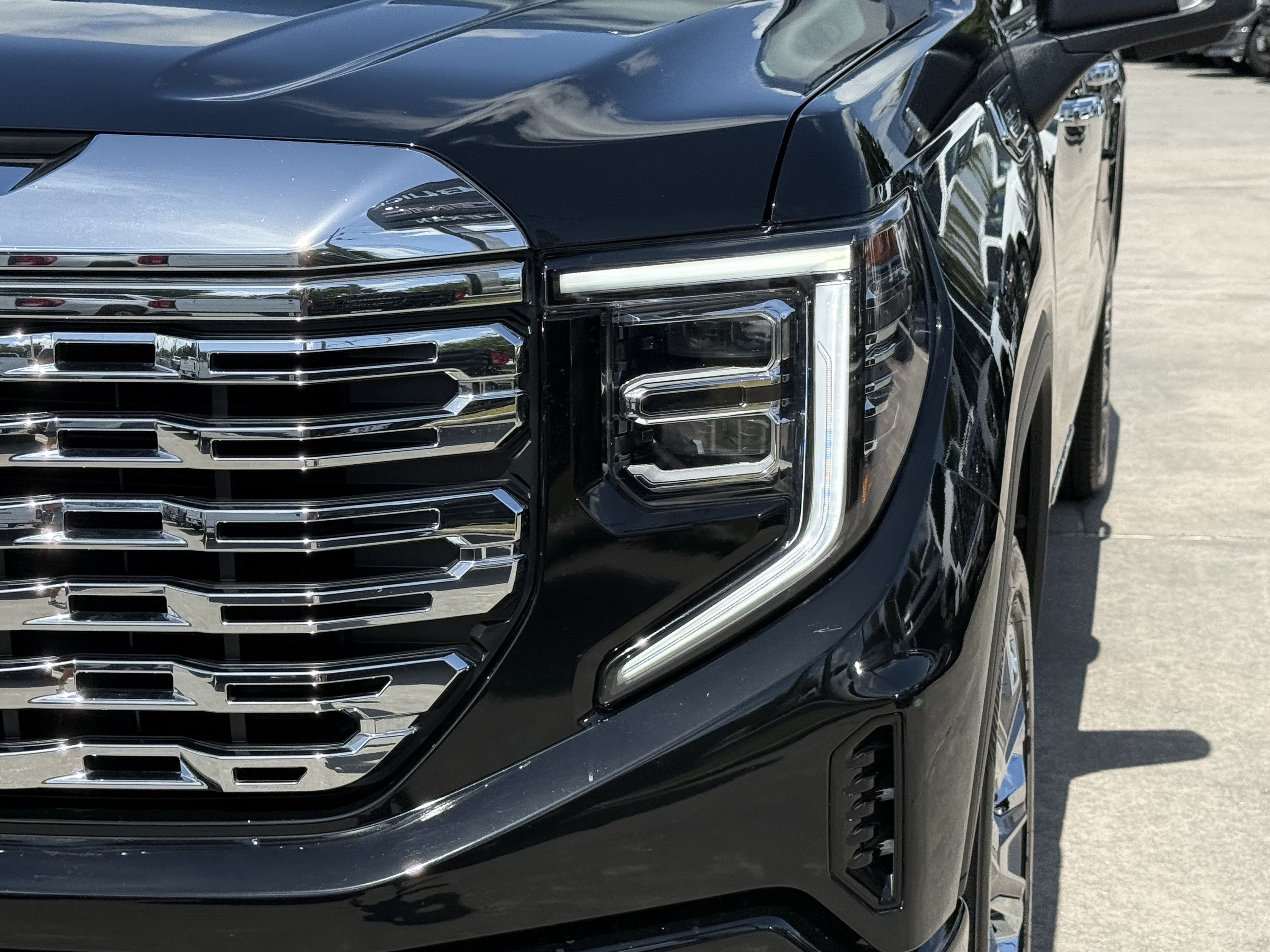 Used 2025 GMC Sierra 1500 Denali w/ Denali Reserve Package AWD/4WD image 11