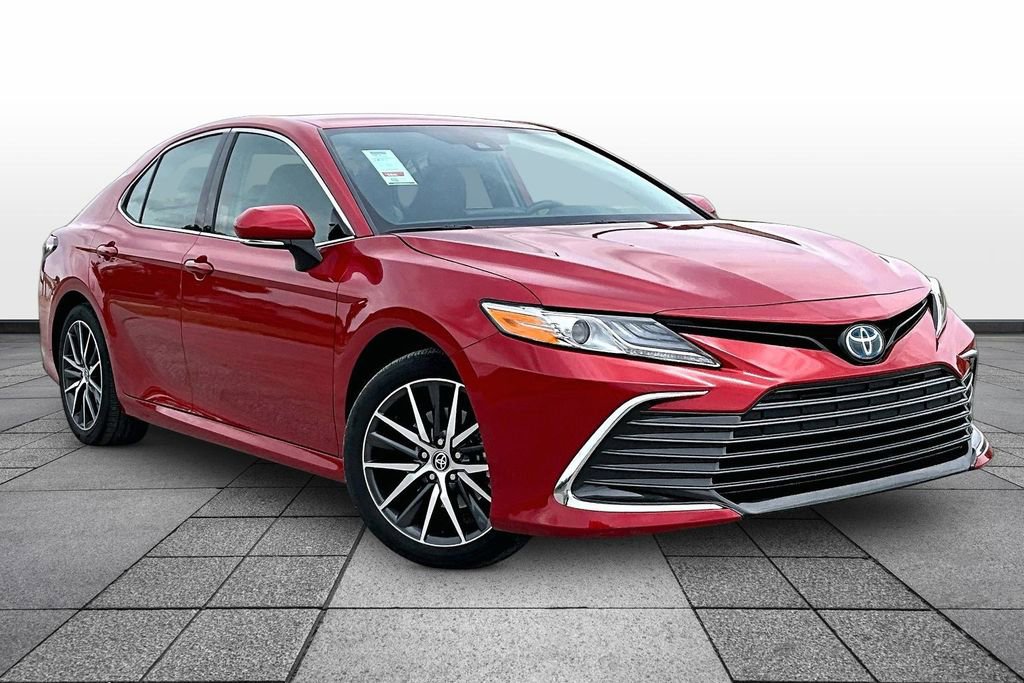 Used 2023 Toyota Camry XLE w/ Cold Weather Package FWD image 2