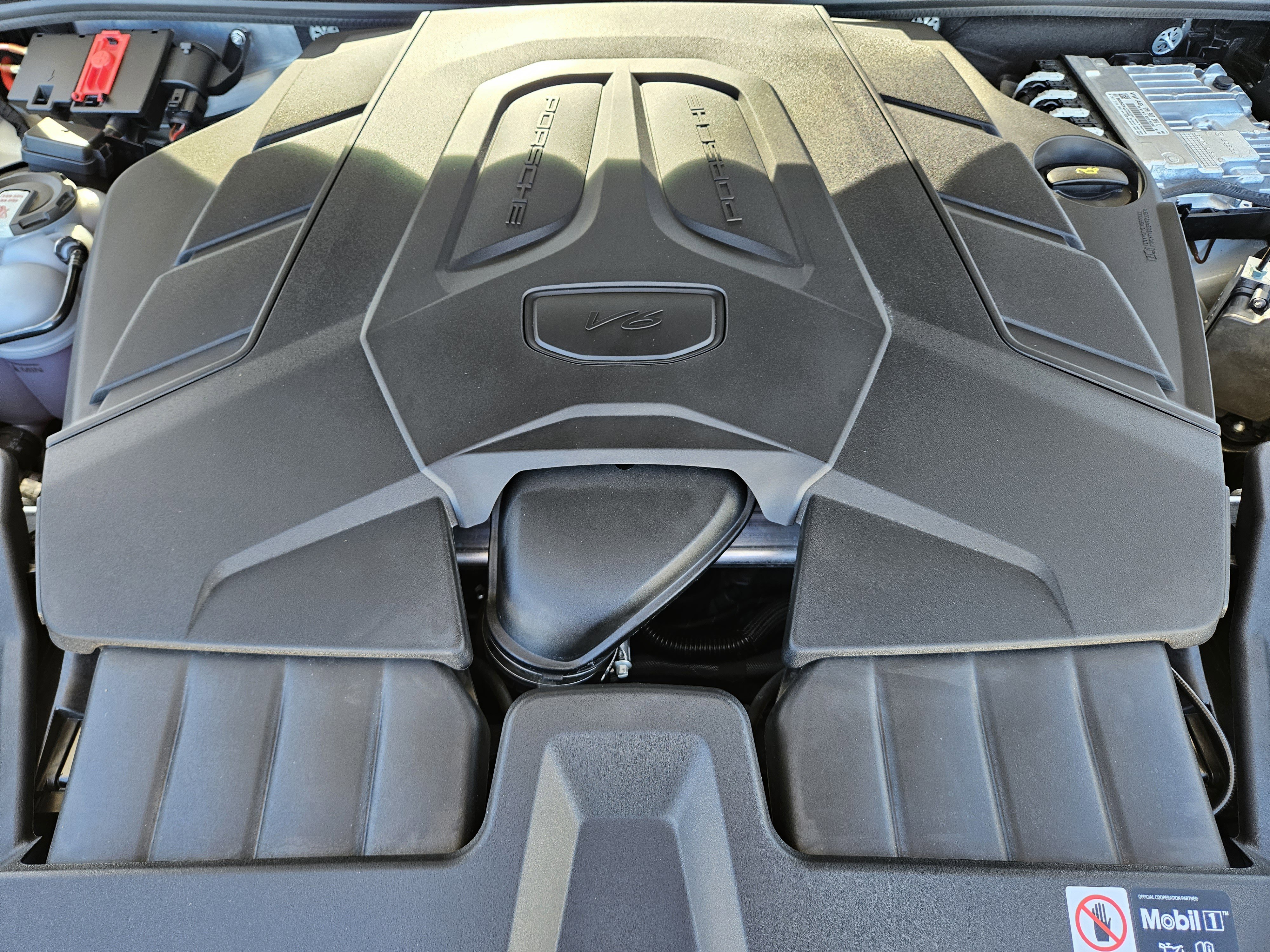 Certified 2025 Porsche Cayenne Coupe image 30