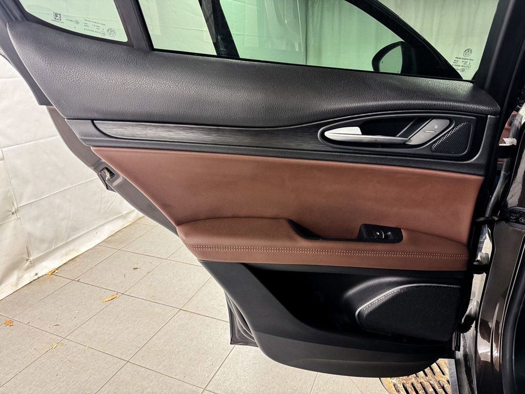 Used 2018 Alfa Romeo Stelvio AWD image 14