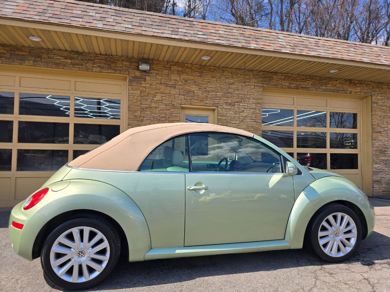 Used 2008 Volkswagen Beetle SE image 26