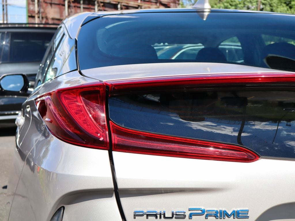 Used 2017 Toyota Prius Prime Premium w/ Preferred Accessory Package FWD image 13