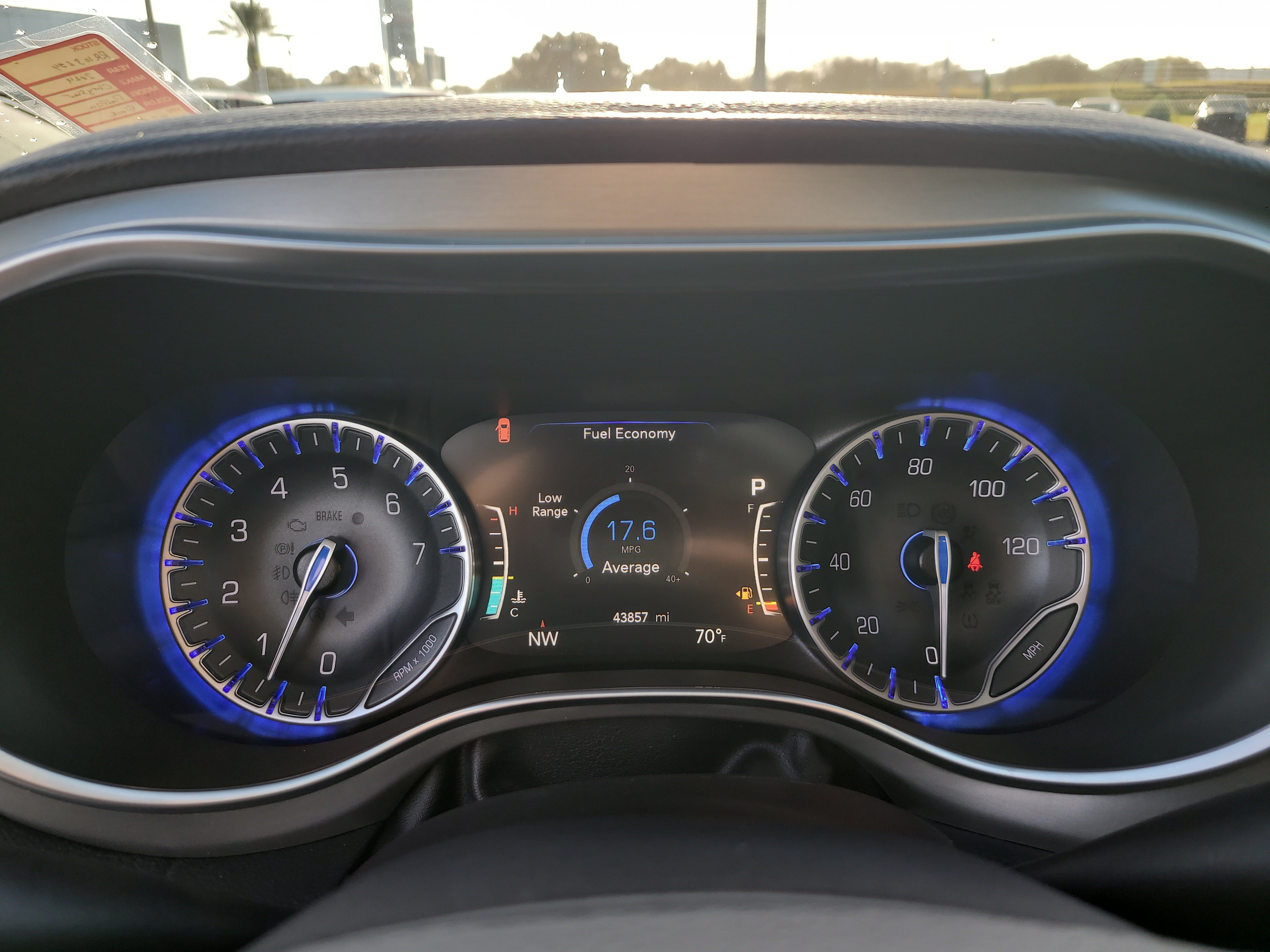 Used 2024 Chrysler Pacifica Limited w/ Uconnect Theater Family Group FWD image 31