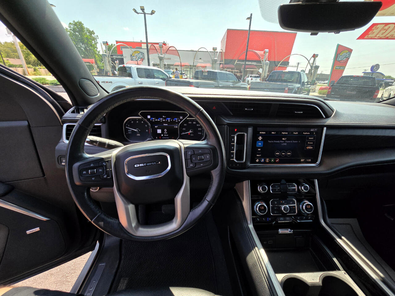 Used 2021 GMC Yukon Denali w/ Denali Premium Package image 11