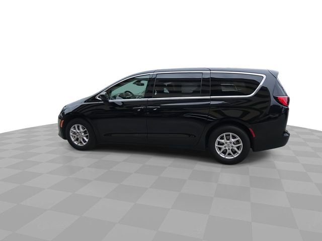 Used 2024 Chrysler Voyager LX FWD image 6