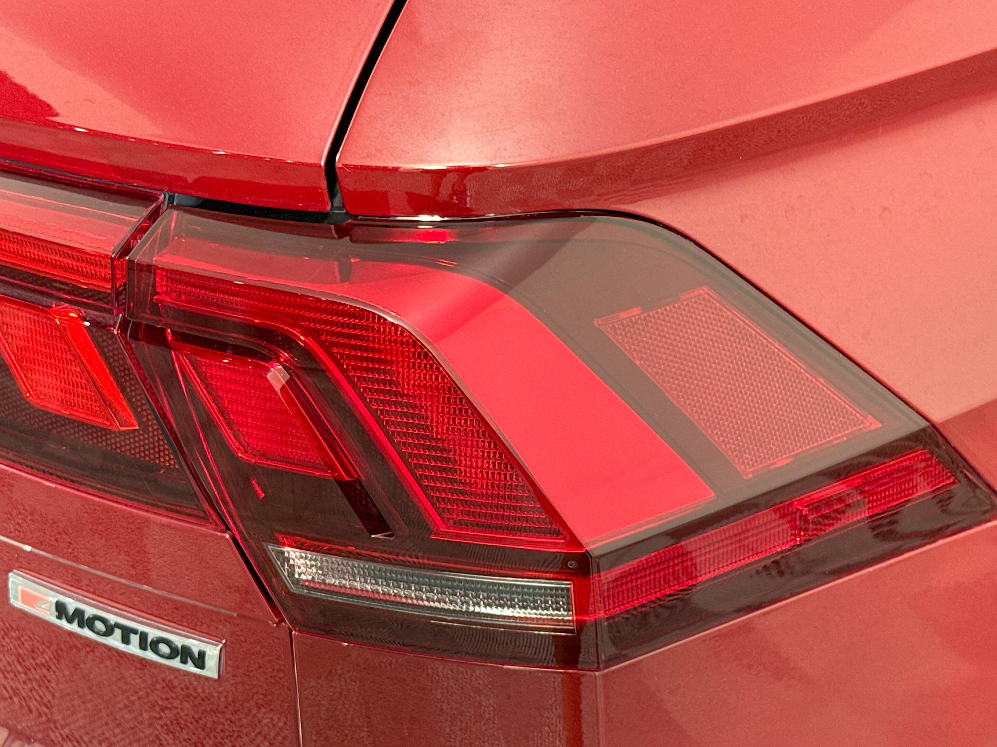 Used 2019 Volkswagen Tiguan SE AWD/4WD image 32
