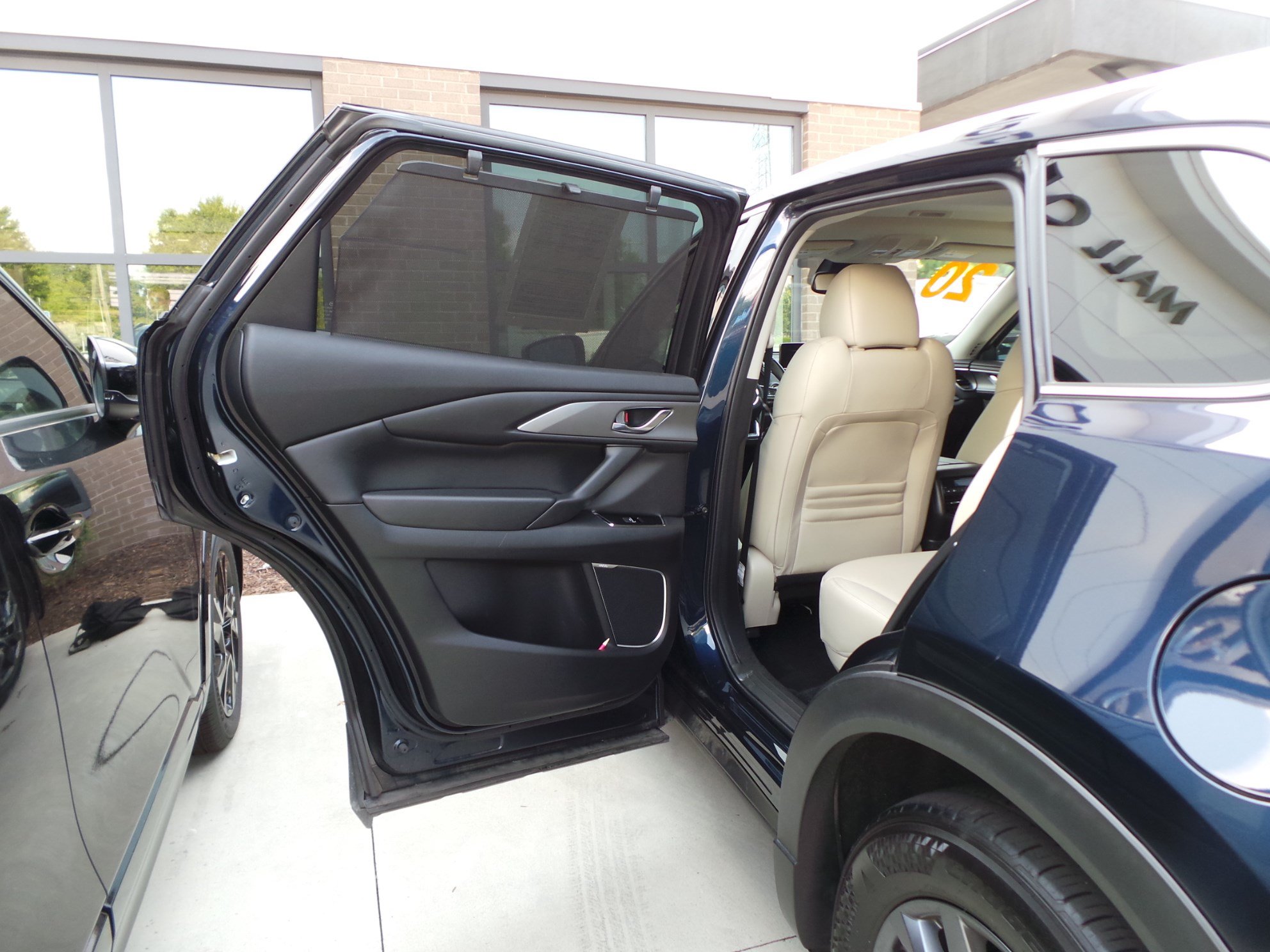 Used 2020 MAZDA CX-9 Touring w/ Touring Premium Package FWD image 32