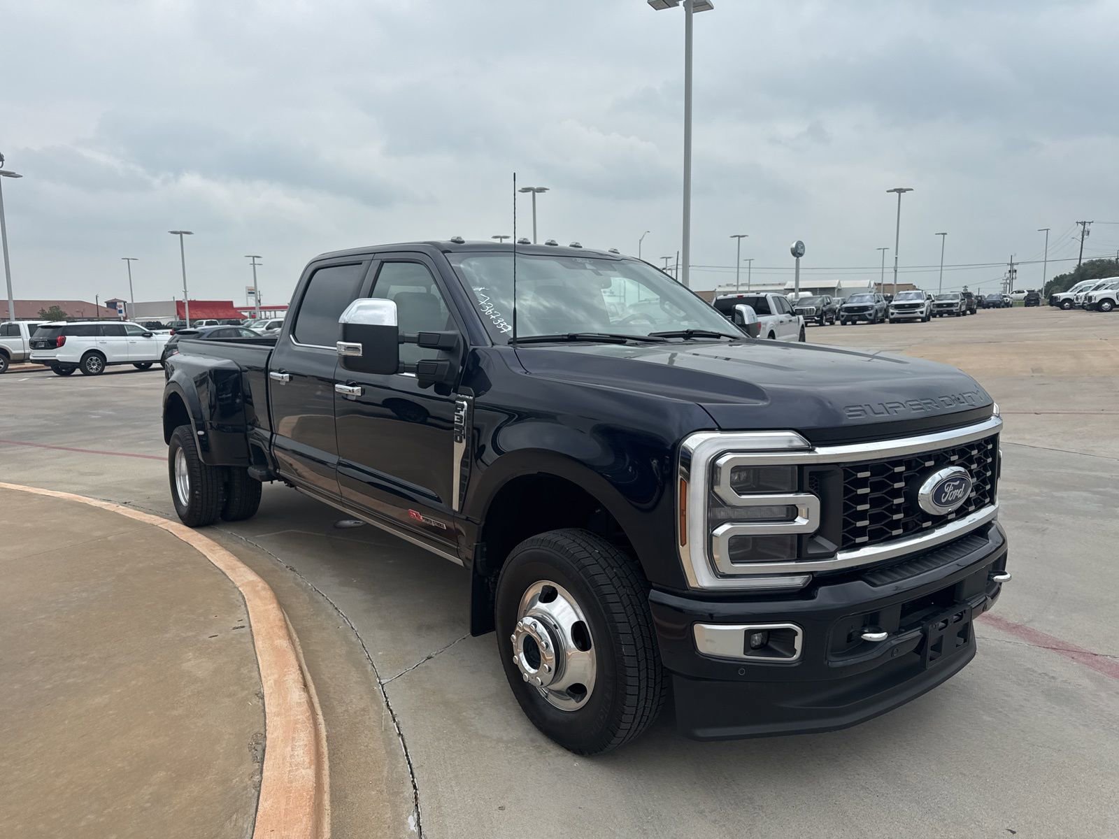 Used 2024 Ford F350 Platinum AWD/4WD image 3