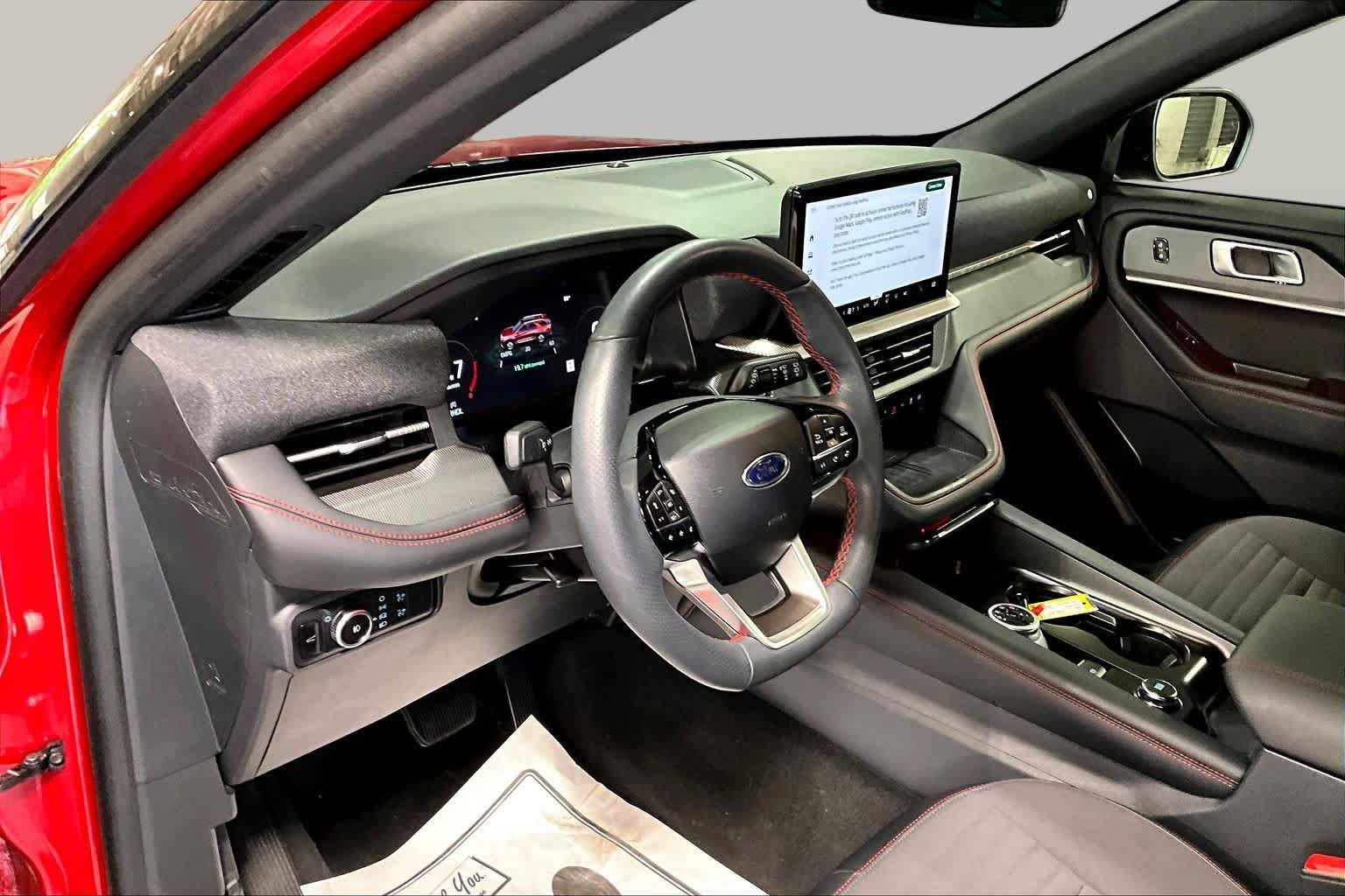 Certified 2025 Ford Explorer ST-Line w/ Premium Package RWD image 17