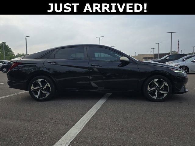 Used 2023 Hyundai Elantra SEL w/ Convenience Package FWD image 3