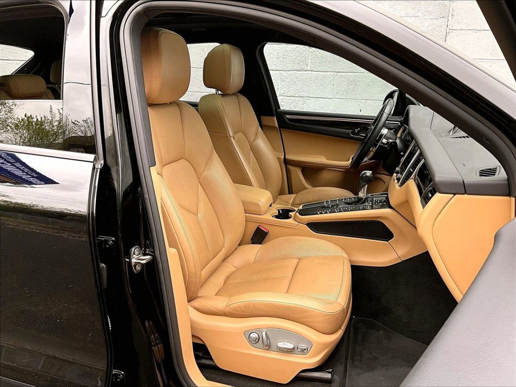Used 2017 Porsche Macan AWD/4WD image 12