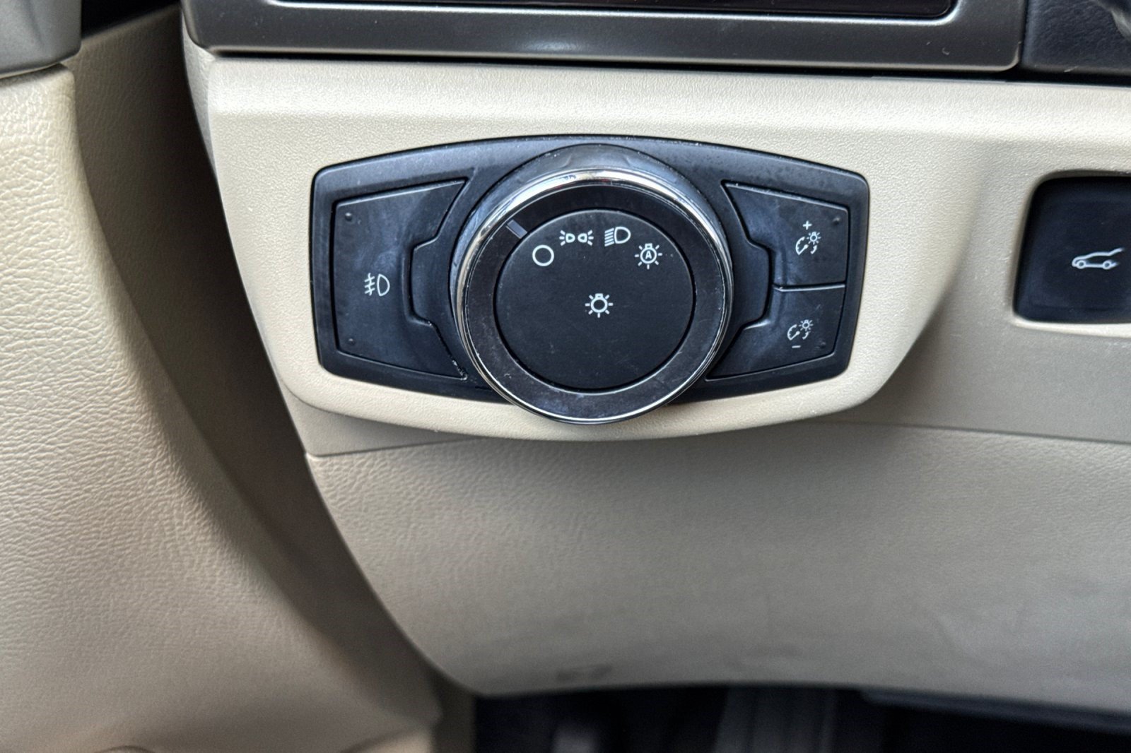 Used 2013 Ford Fusion SE FWD image 36