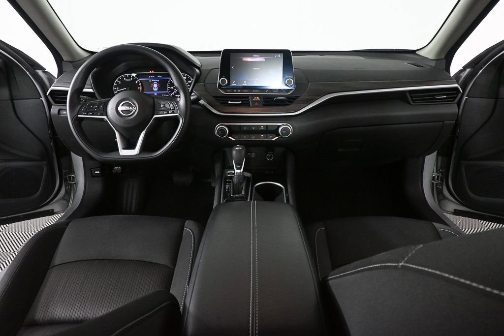 Used 2024 Nissan Altima 2.5 SV image 15