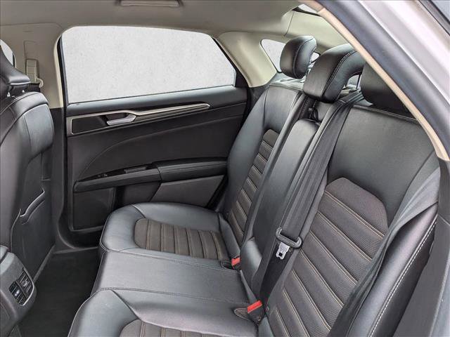 Used 2017 Ford Fusion SE w/ Equipment Group 201A FWD image 16