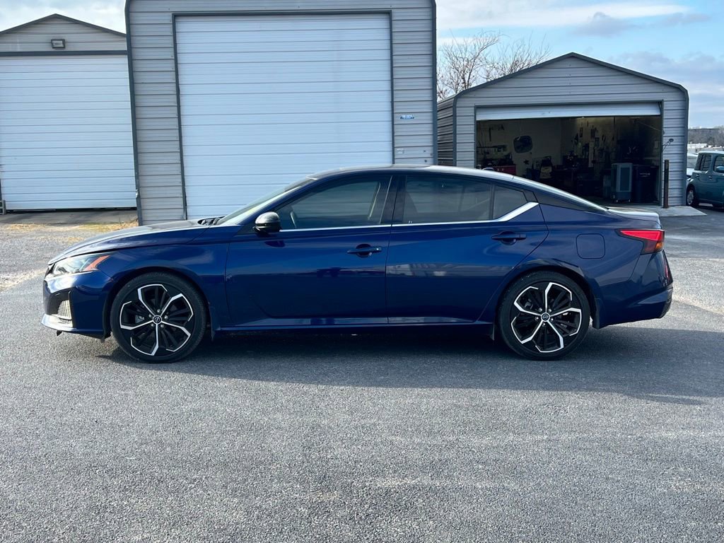 Used 2024 Nissan Altima 2.5 SR w/ SR Premium Package image 8