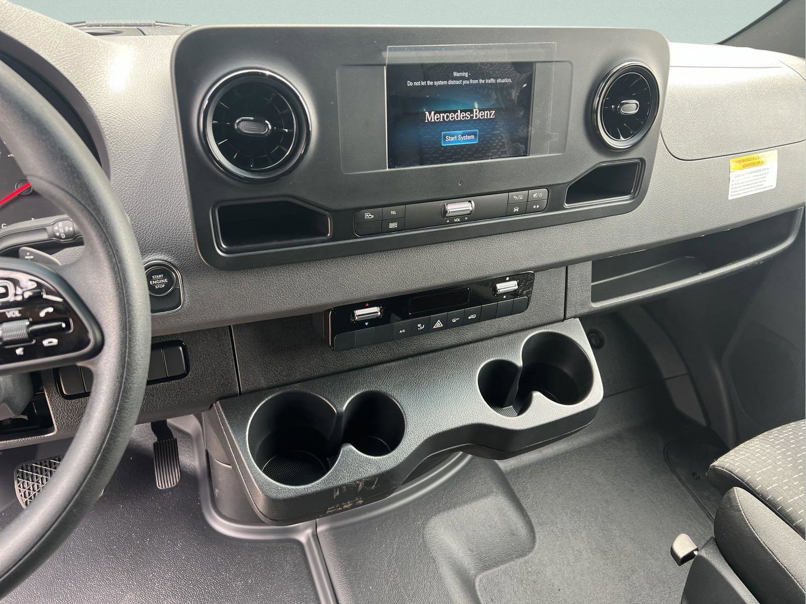 Used 2024 Mercedes-Benz Sprinter 2500 image 33