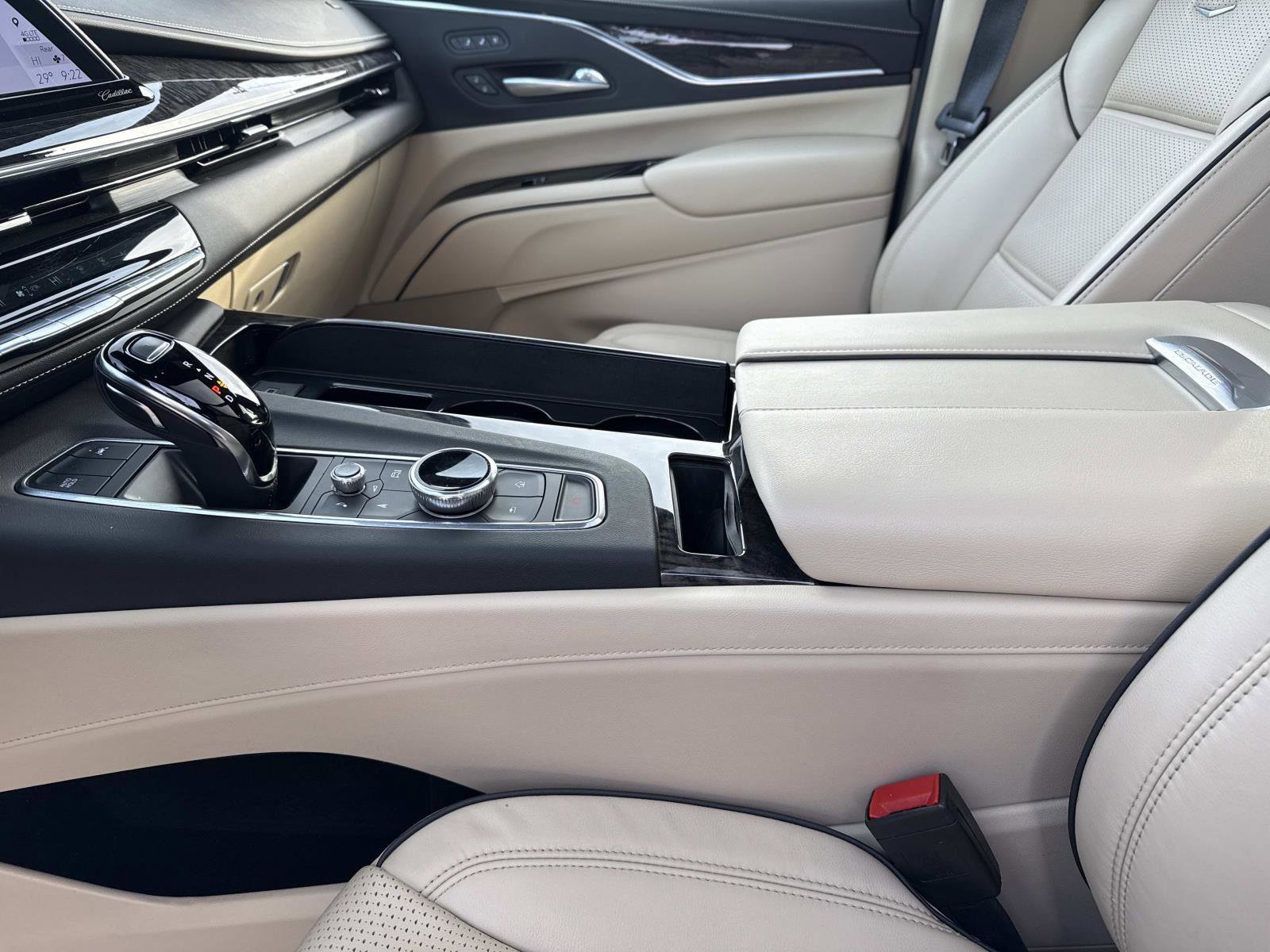 Used 2021 Cadillac Escalade Premium Luxury image 15