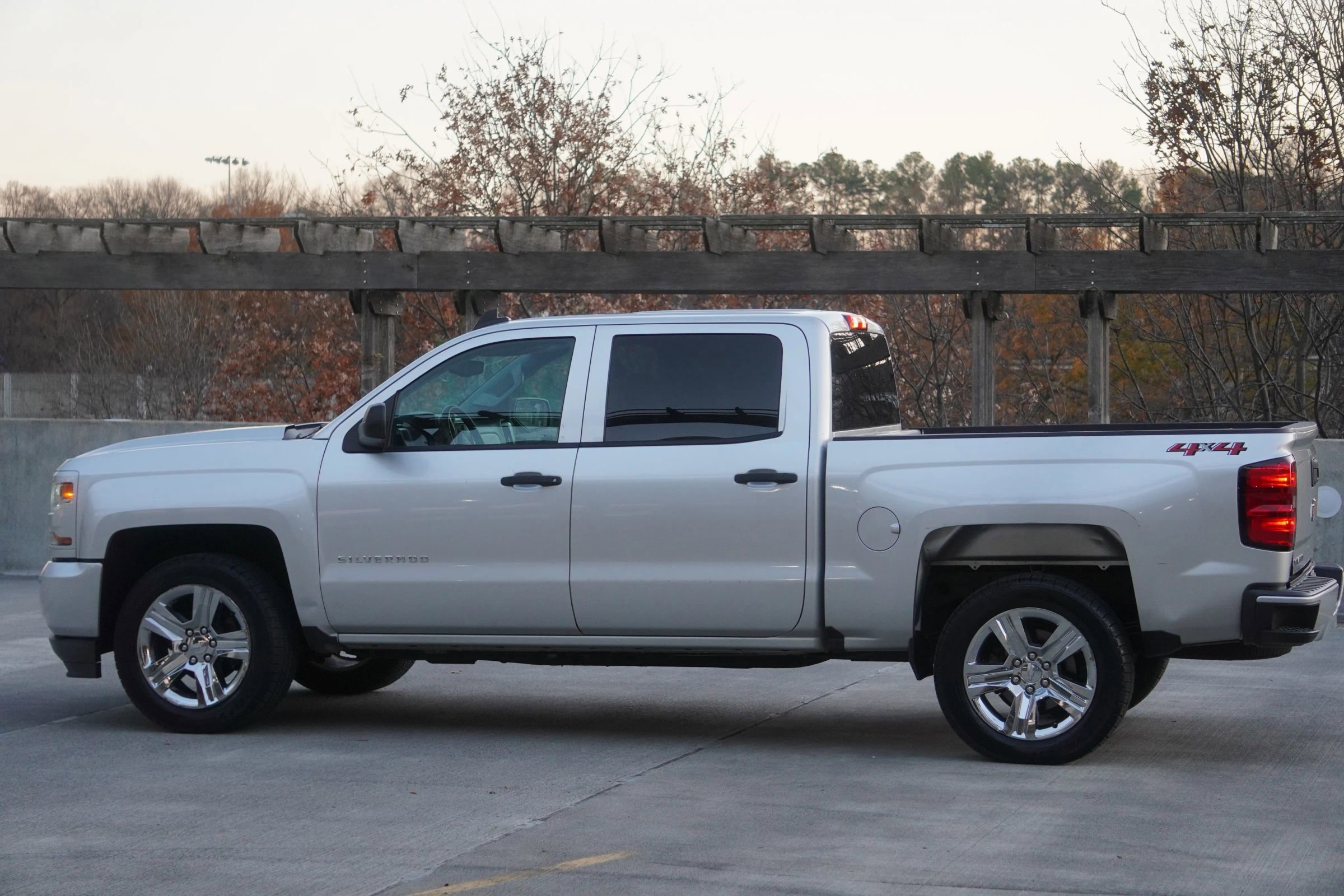 Used 2018 Chevrolet Silverado 1500 Custom w/ Custom Convenience Package AWD/4WD image 8