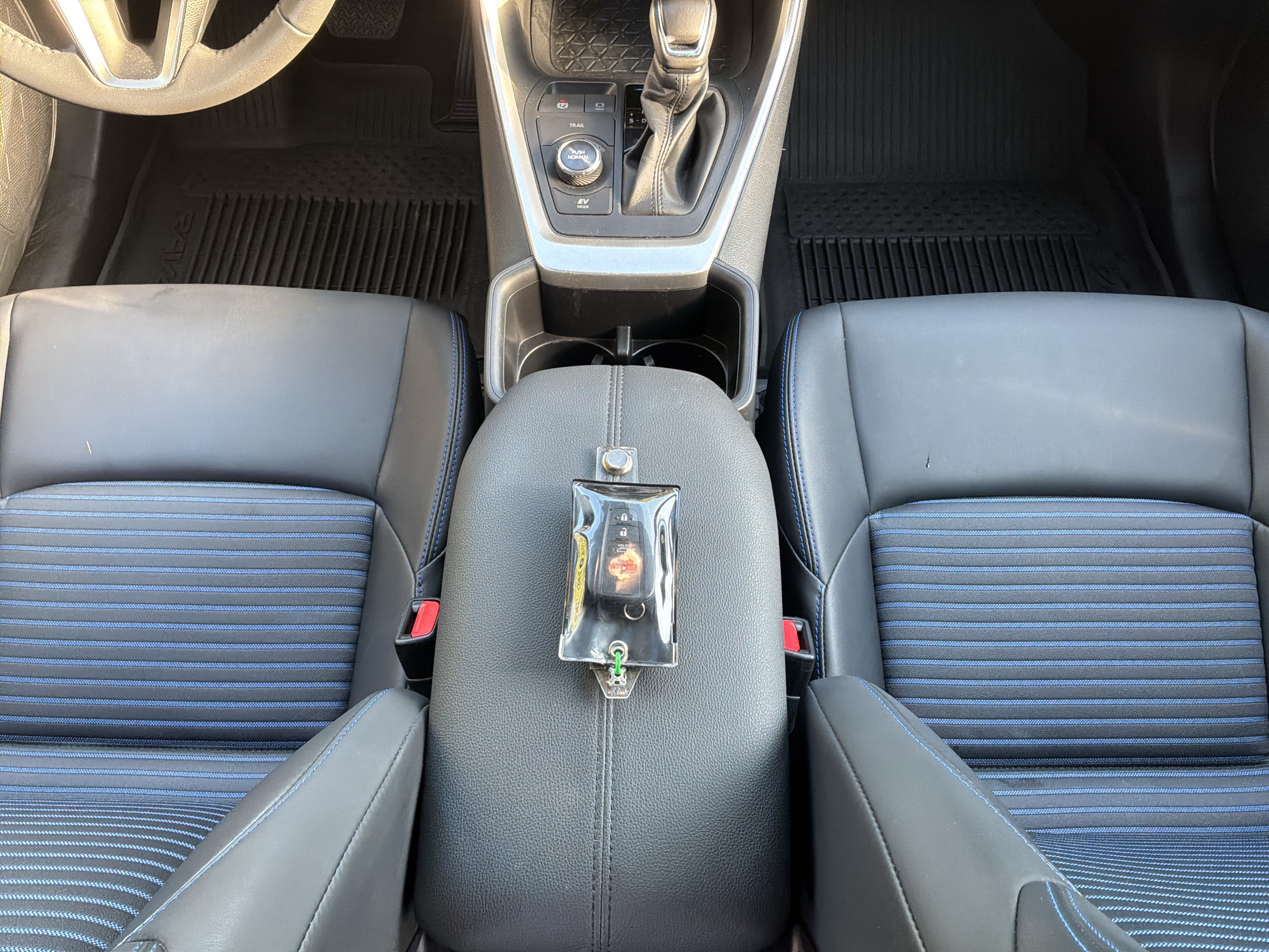 Used 2024 Toyota RAV4 XSE AWD/4WD image 29