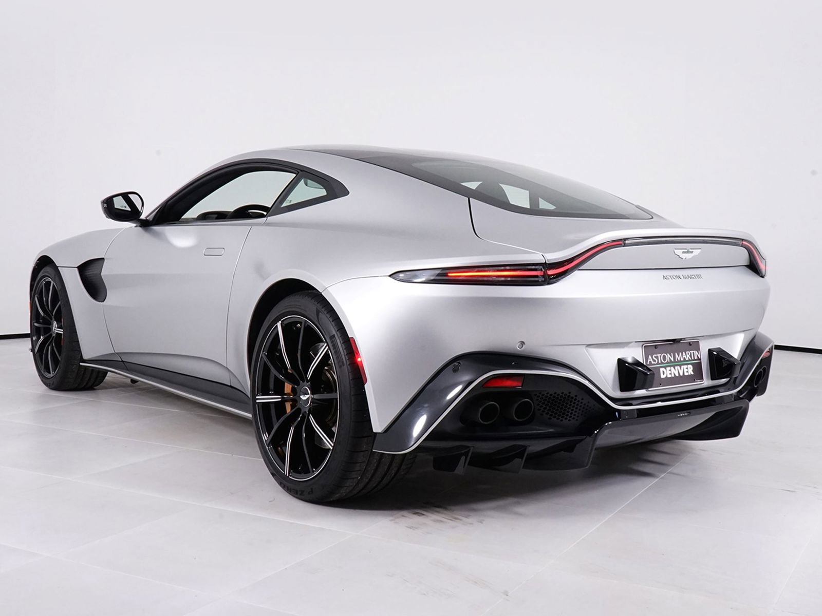 Used 2020 Aston Martin V8 Vantage Coupe image 18