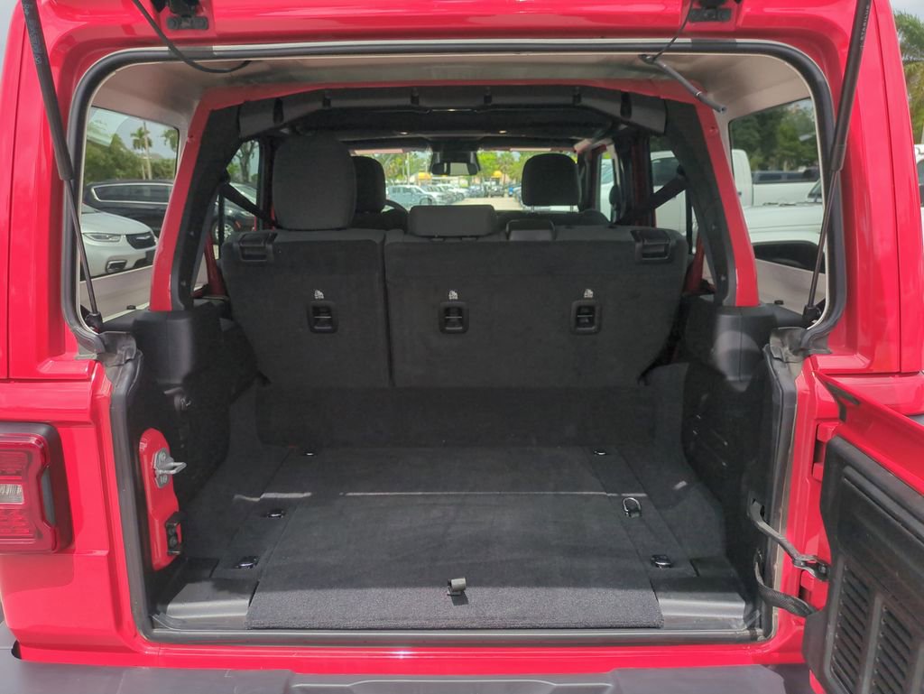 Used 2025 Jeep Wrangler Unlimited Sahara AWD/4WD image 14
