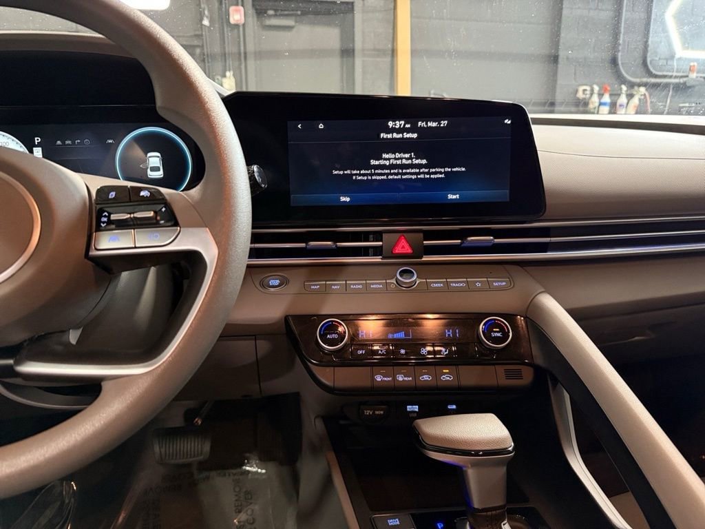 Certified 2024 Hyundai Elantra SEL image 19