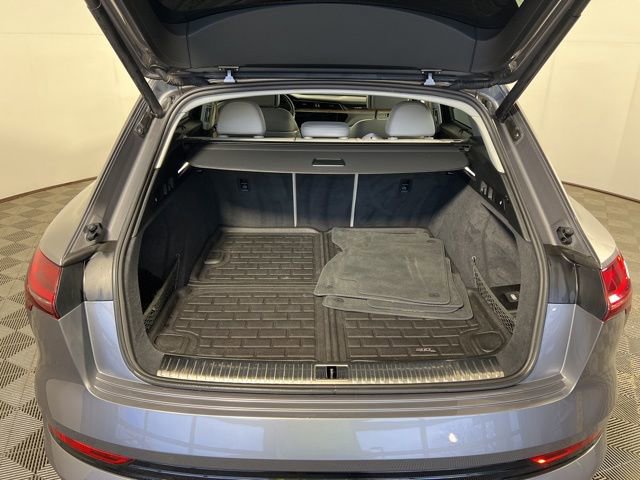 Used 2019 Audi e-tron Prestige w/ Prestige Package image 13