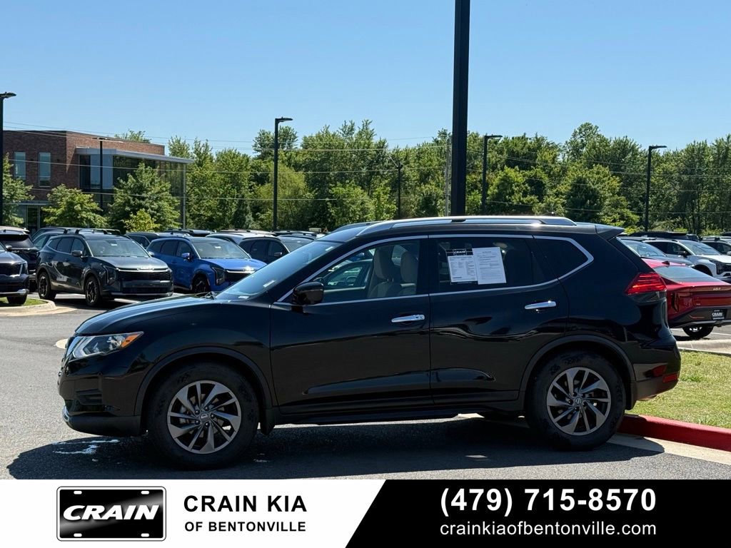 Used 2017 Nissan Rogue SV w/ SV Premium Package FWD image 4