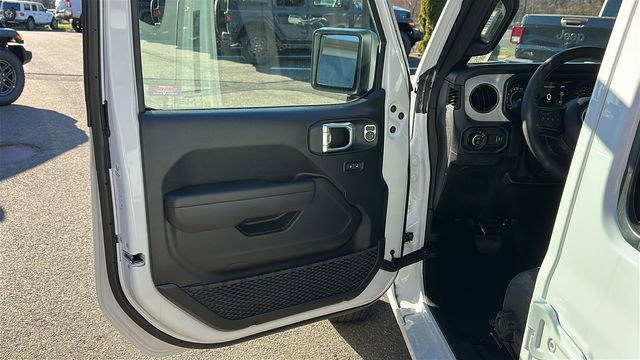 New 2026 Jeep Gladiator Sport AWD/4WD image 8