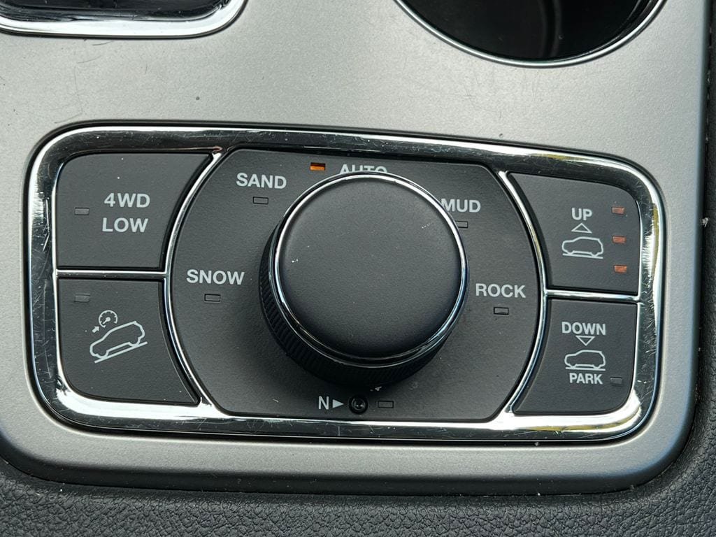 Used 2017 Jeep Grand Cherokee Summit AWD/4WD image 31