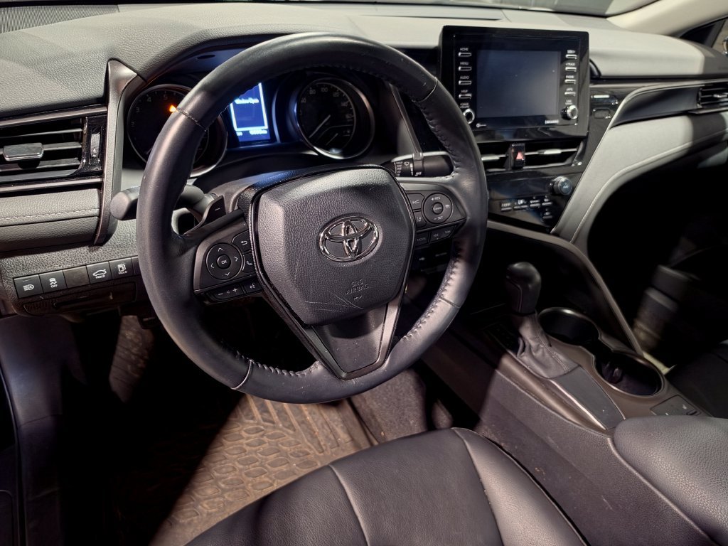 Used 2021 Toyota Camry SE w/ Cold Weather Package FWD image 4