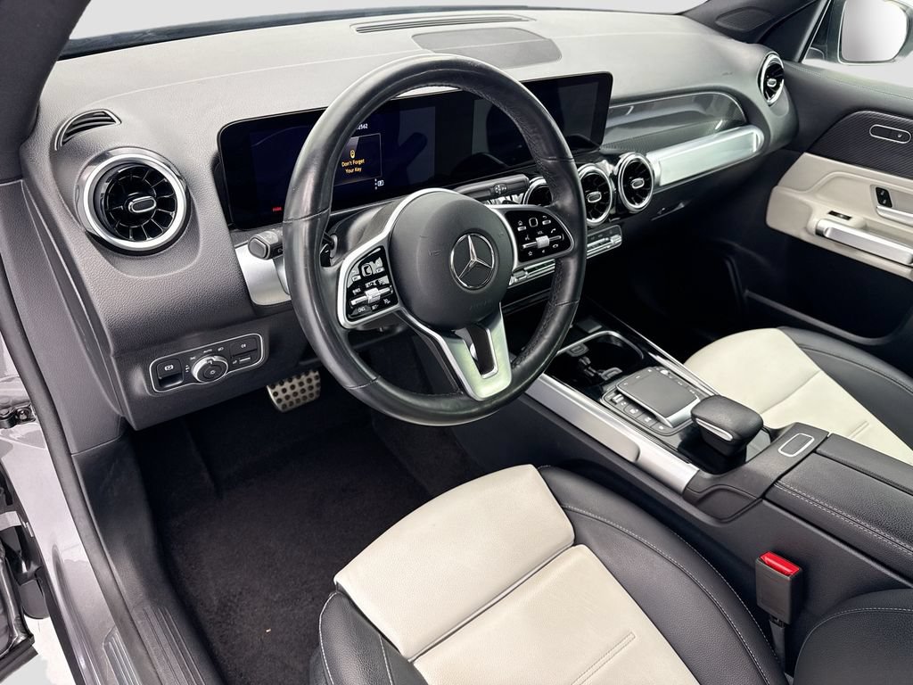 Used 2022 Mercedes-Benz GLB 250 4MATIC image 9