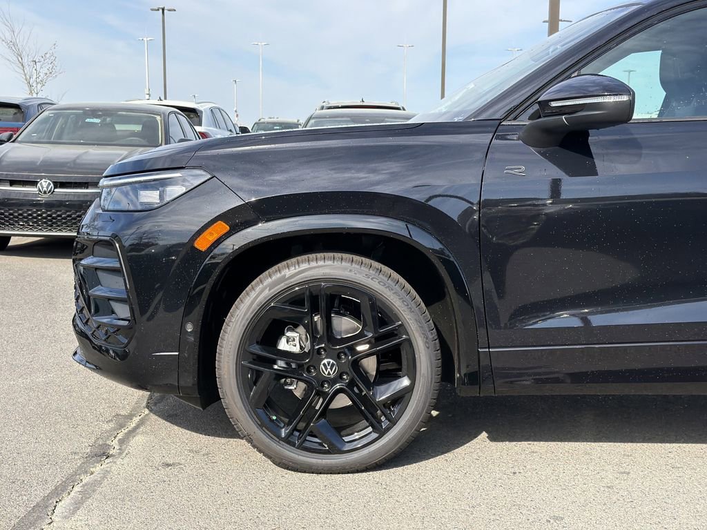 New 2026 Volkswagen Tiguan SE R-Line FWD image 9