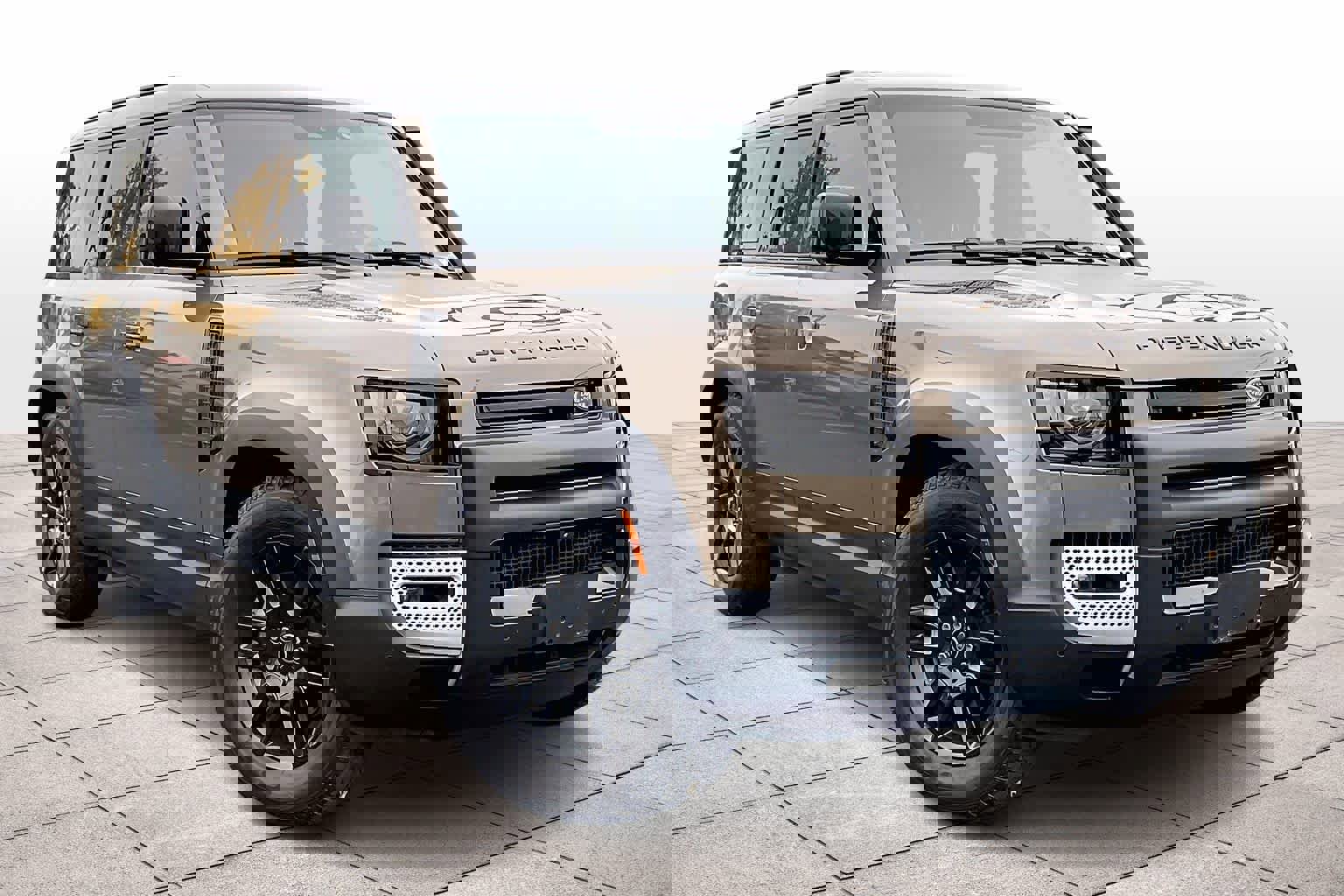 Used 2022 Land Rover Defender 110 SE image 2