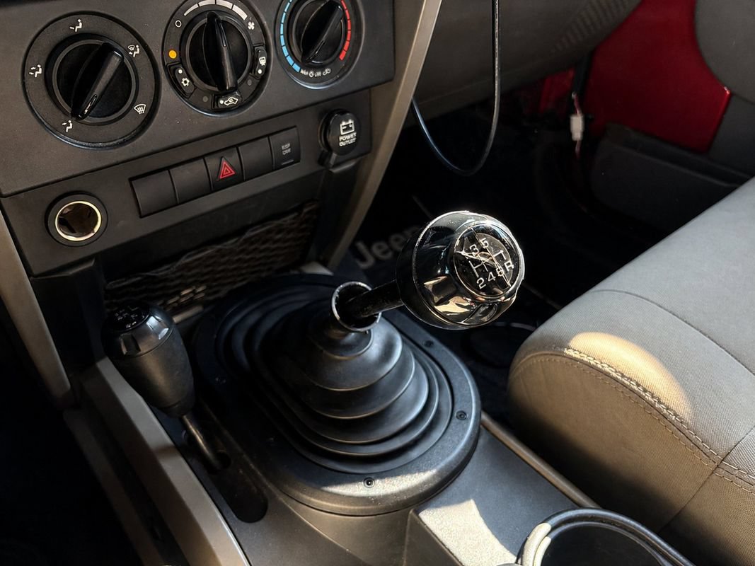 Used 2009 Jeep Wrangler Unlimited X AWD/4WD image 16
