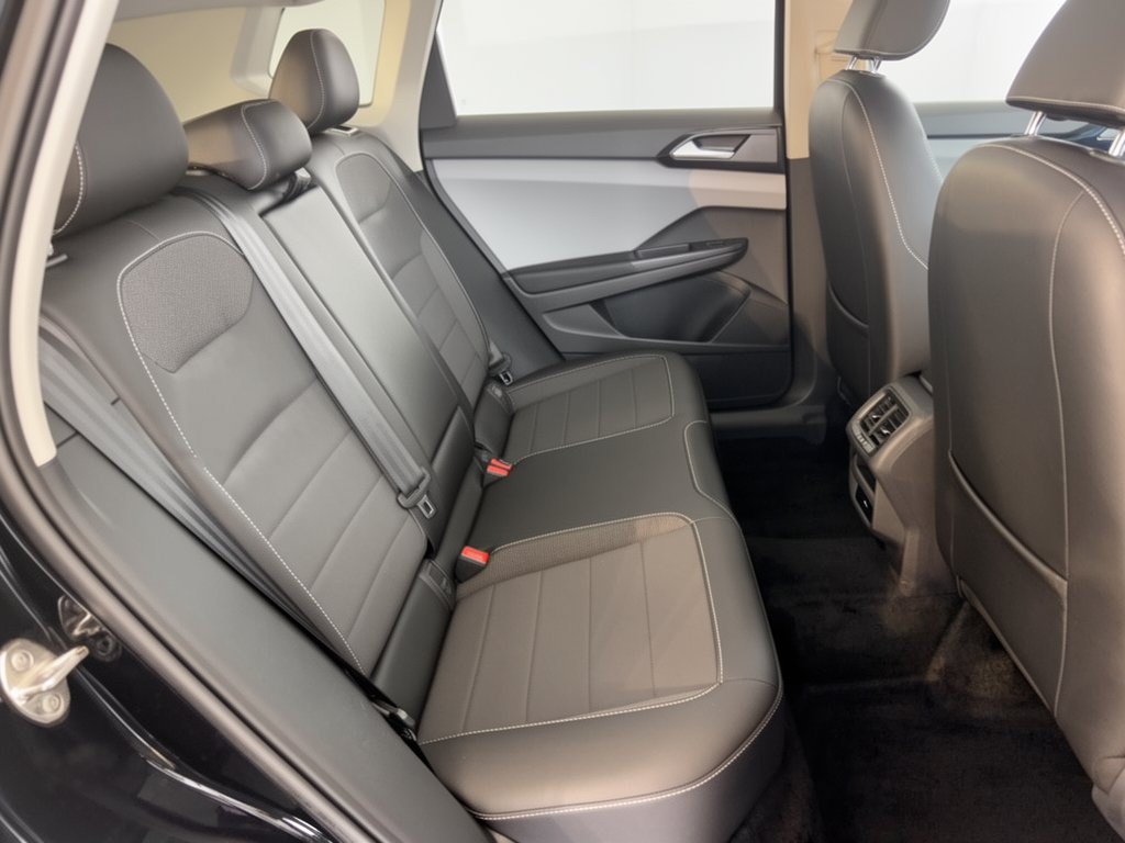 Used 2023 Volkswagen Taos SE w/ Panoramic Sunroof Package FWD image 29