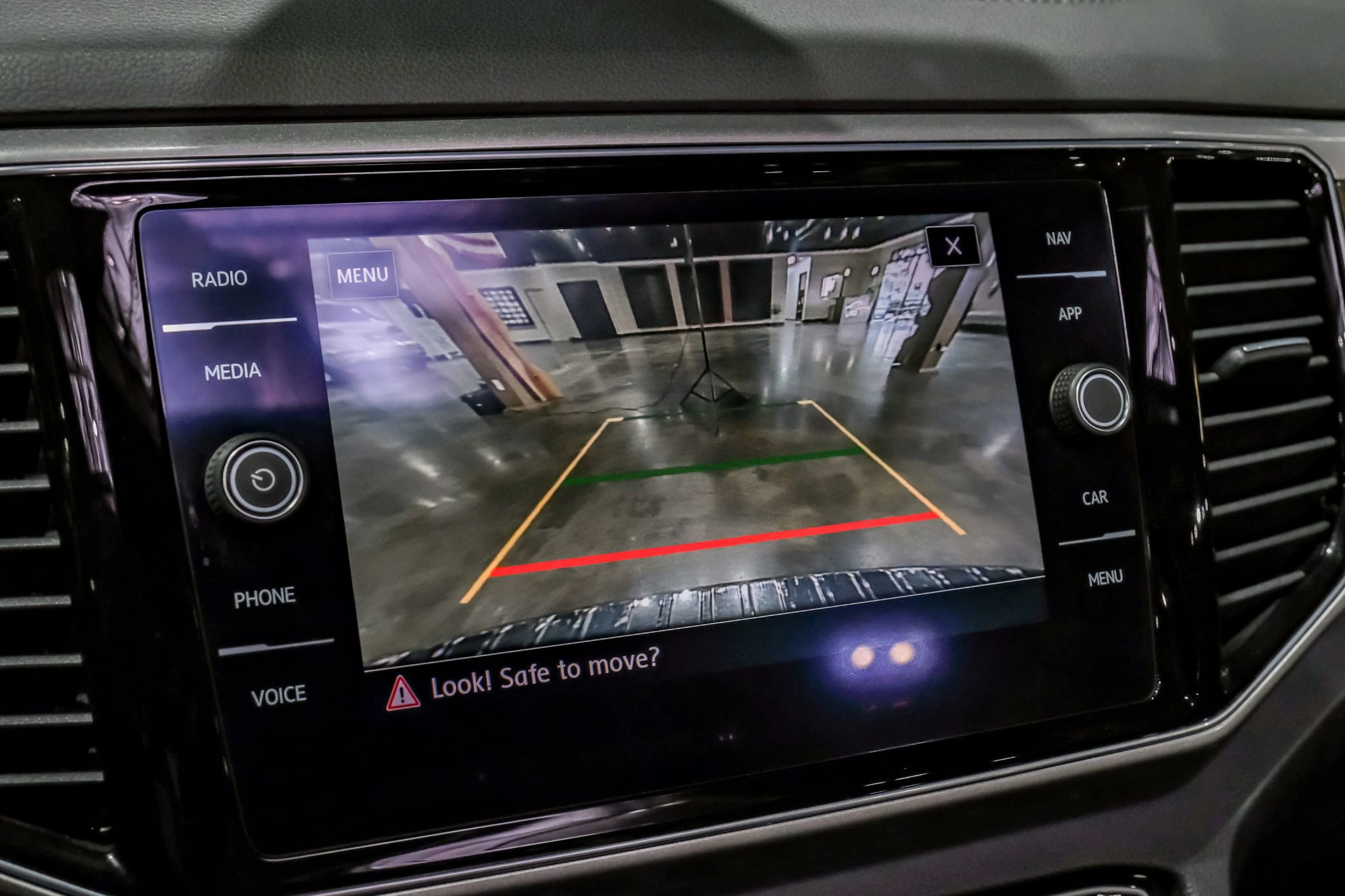 Used 2018 Volkswagen Atlas SEL Premium image 25