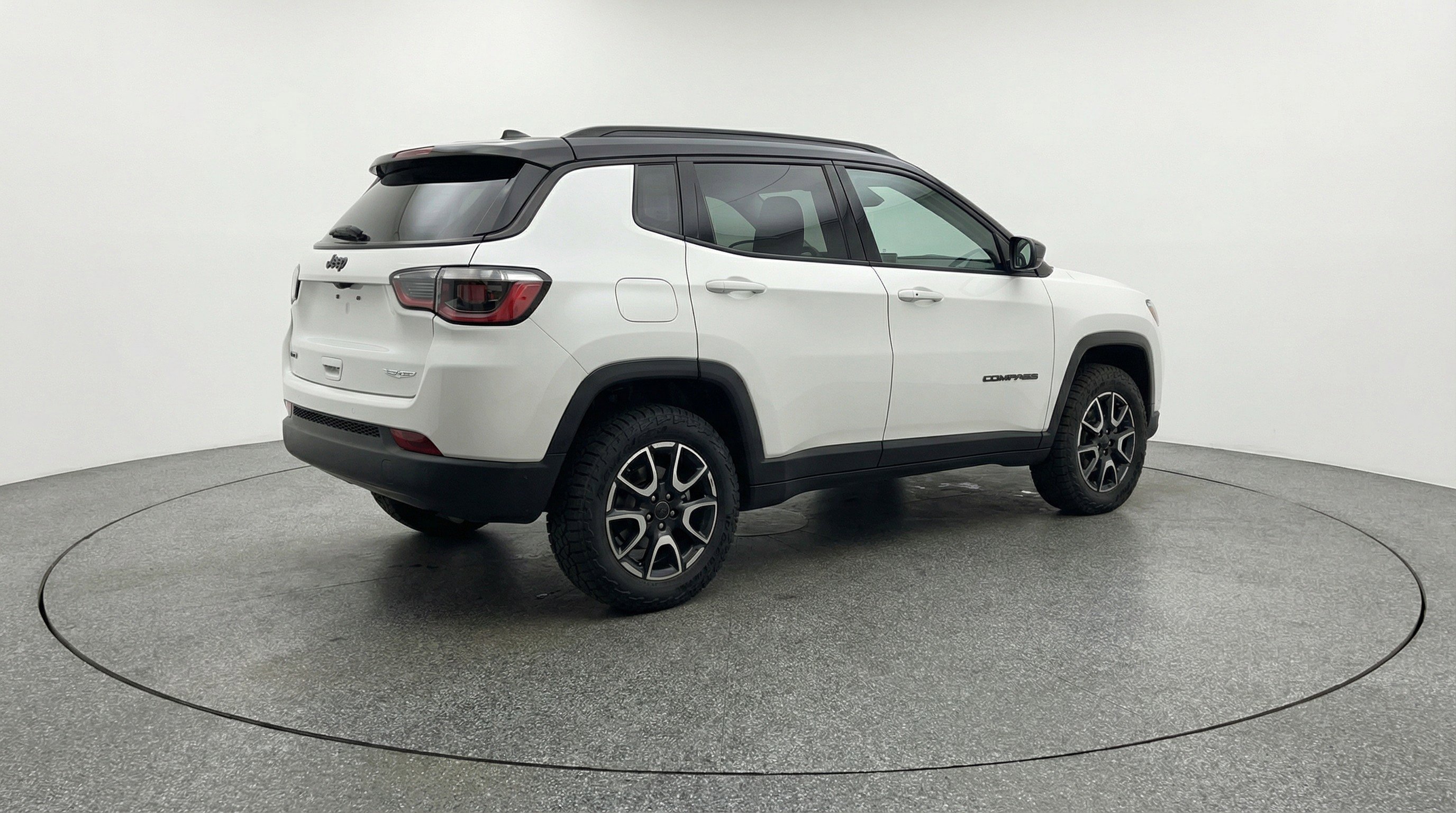 Used 2025 Jeep Compass Trailhawk AWD/4WD image 9