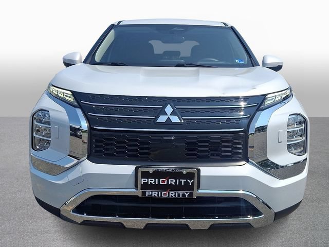 Used 2022 Mitsubishi Outlander ES AWD/4WD image 2