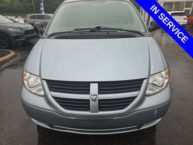 Used 2005 Dodge Caravan SXT FWD image 2